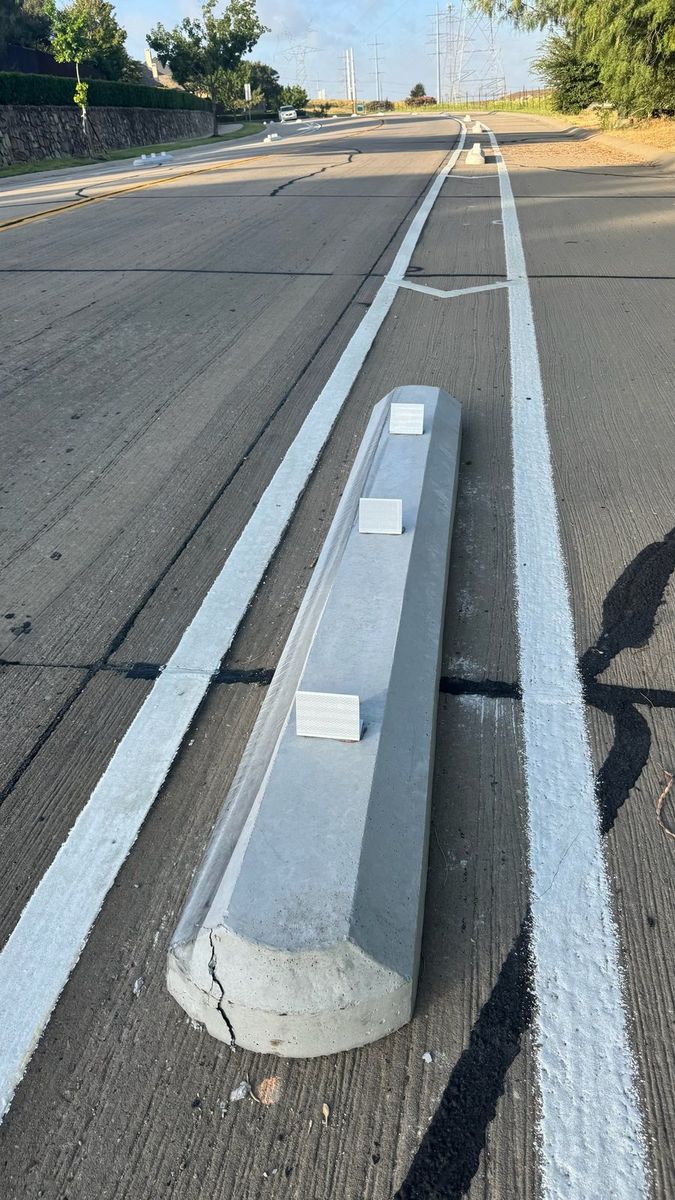 Route photo 50: North Concrete Barrier 30, Concrete Damage