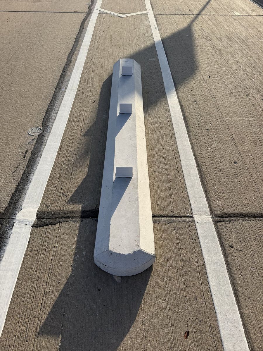 Route photo 17: South Concrete Barrier 3, Tire Marks