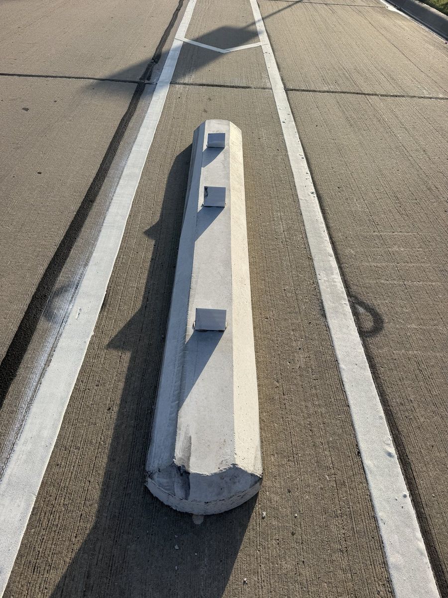 Route photo 18: South Concrete Barrier 4, Reflector Damage