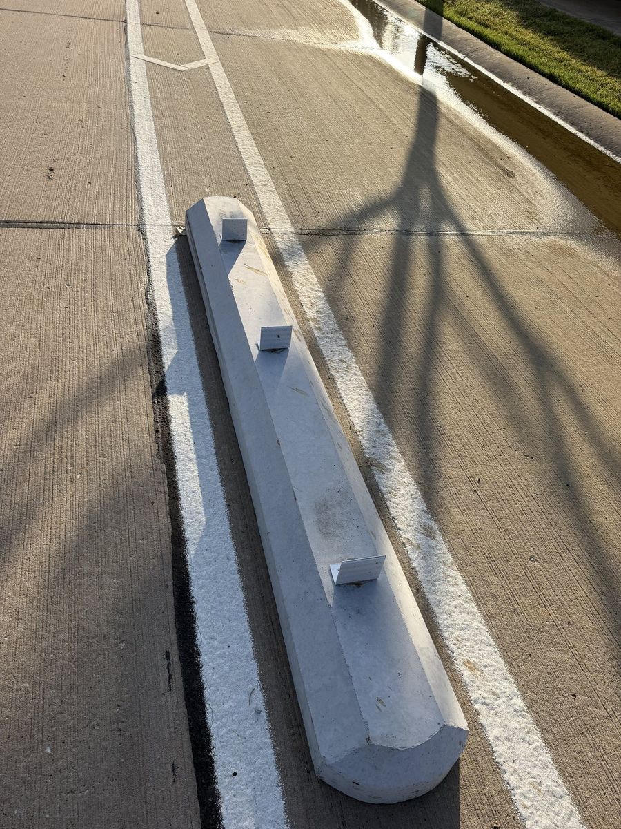 Route photo 58: South Concrete Barrier 24, Reflector Damage