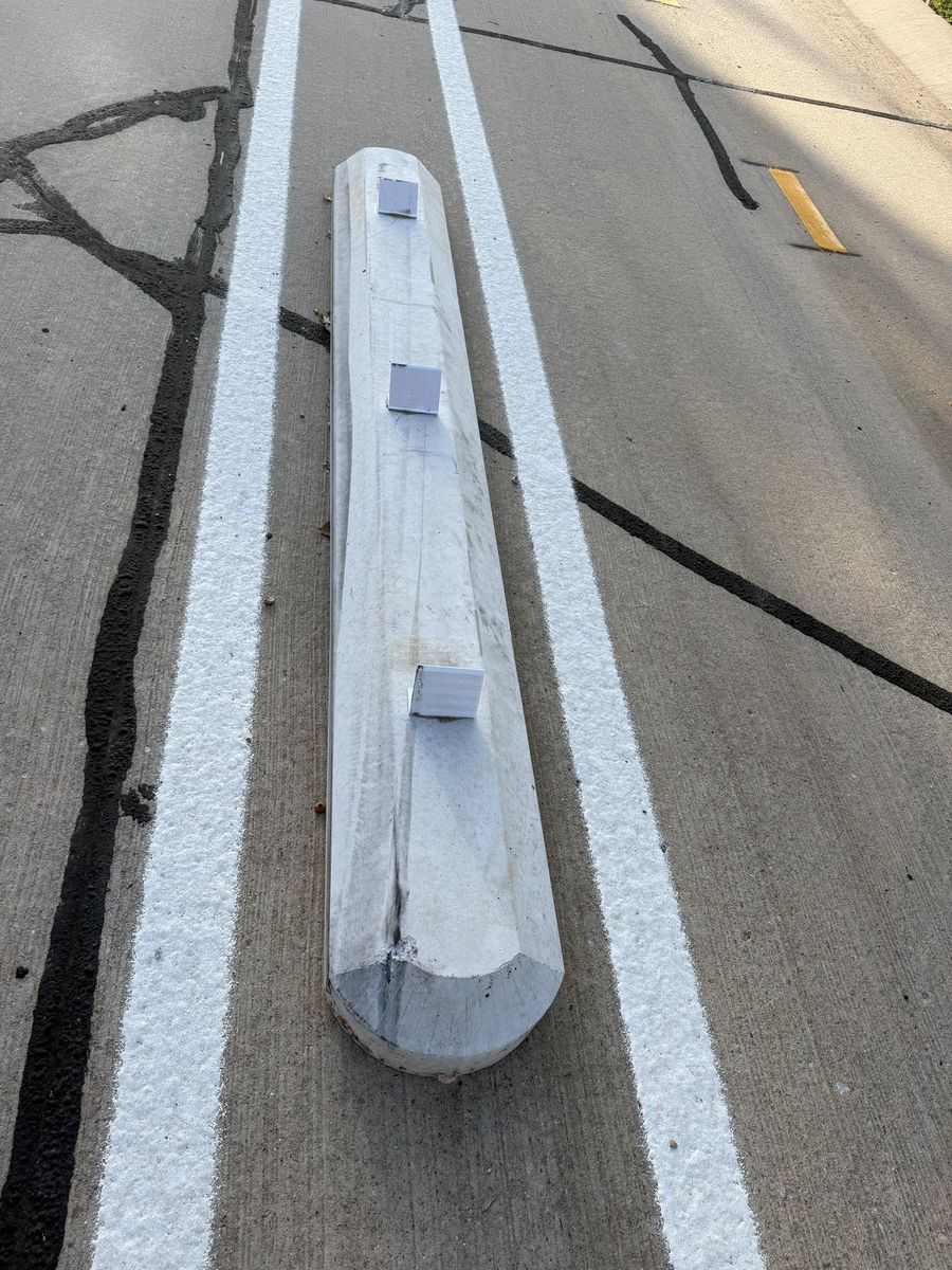 Route photo 89: South Concrete Barrier 47, Reflector Damage