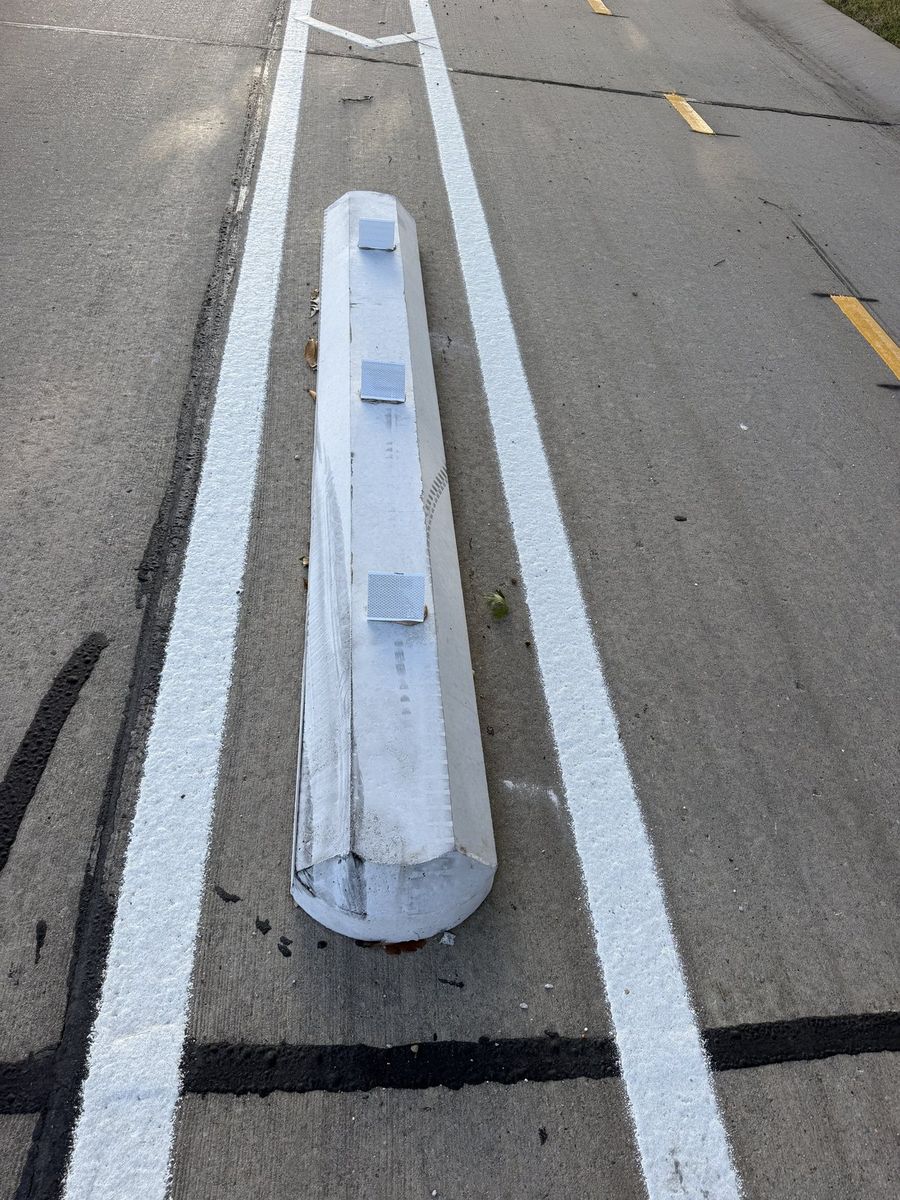 Route photo 119: South Concrete Barrier 76, Reflector Damage
