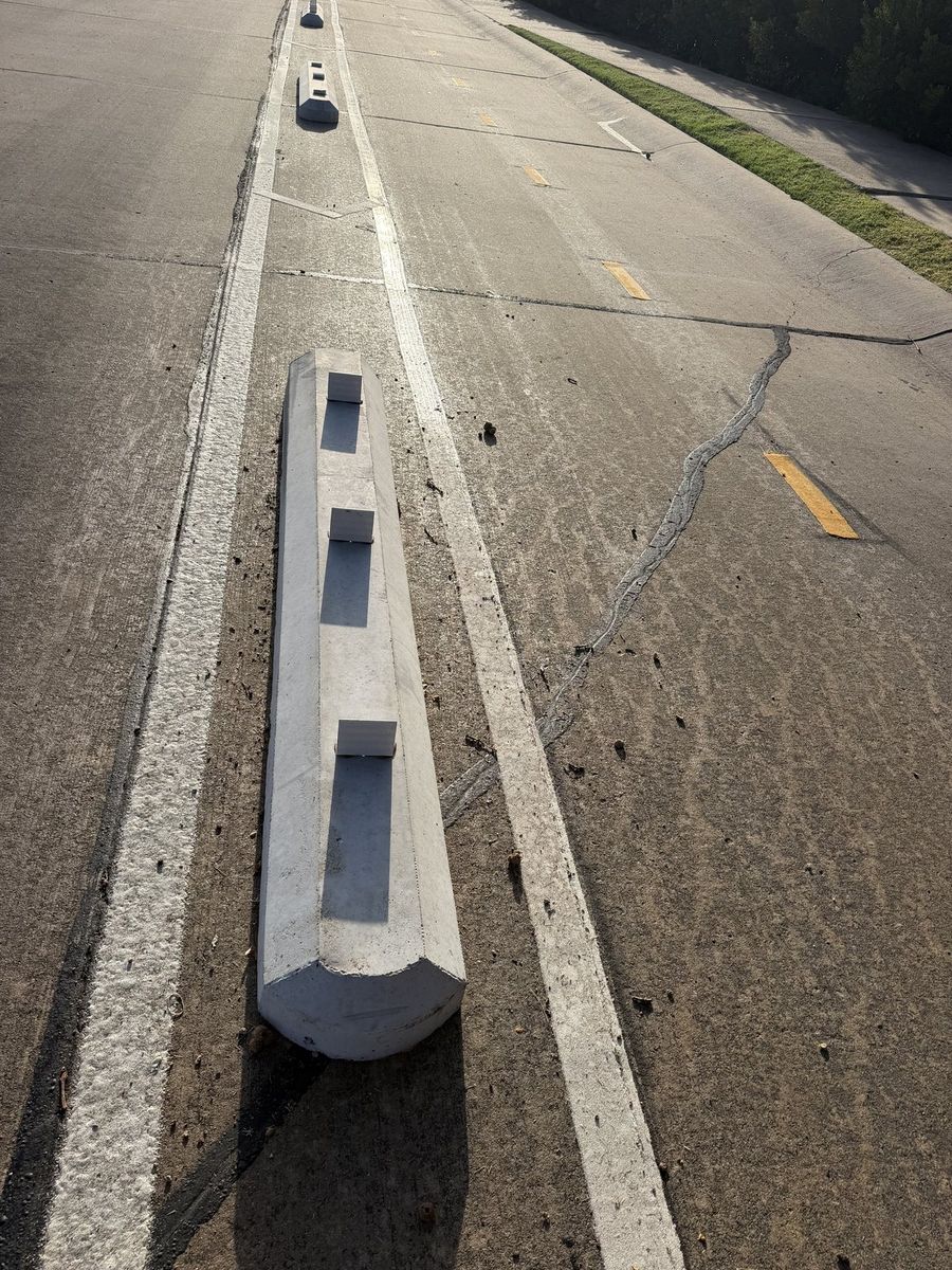 Route photo 122: South Concrete Barrier 79, Tire Marks