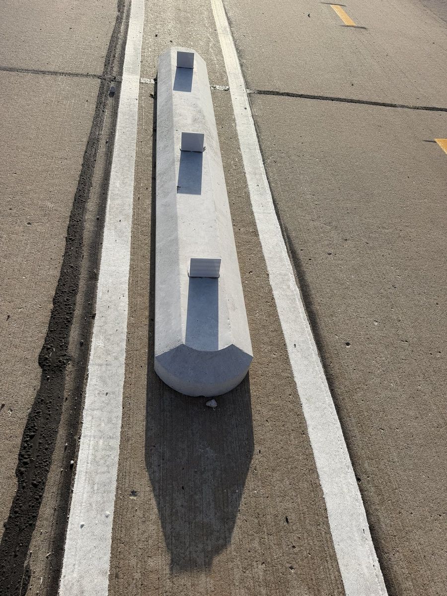 Route photo 124: South Concrete Barrier 81, No visible damage