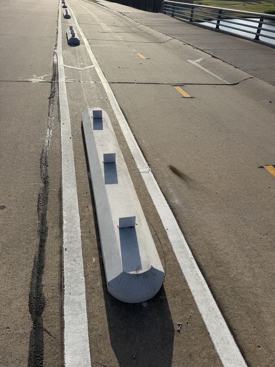 Route photo 128: South Concrete Barrier 85, No visible damage