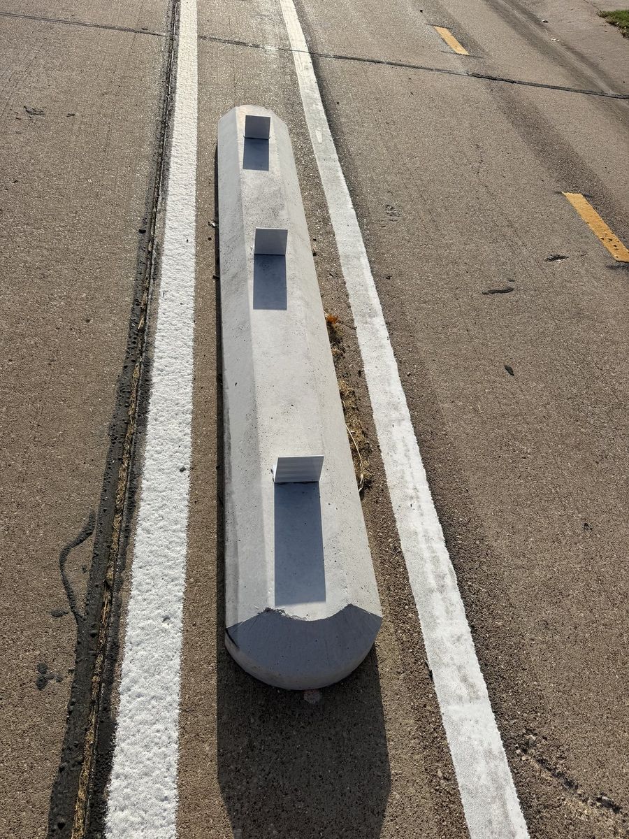 Route photo 143: South Concrete Barrier 97, Reflector Damage
