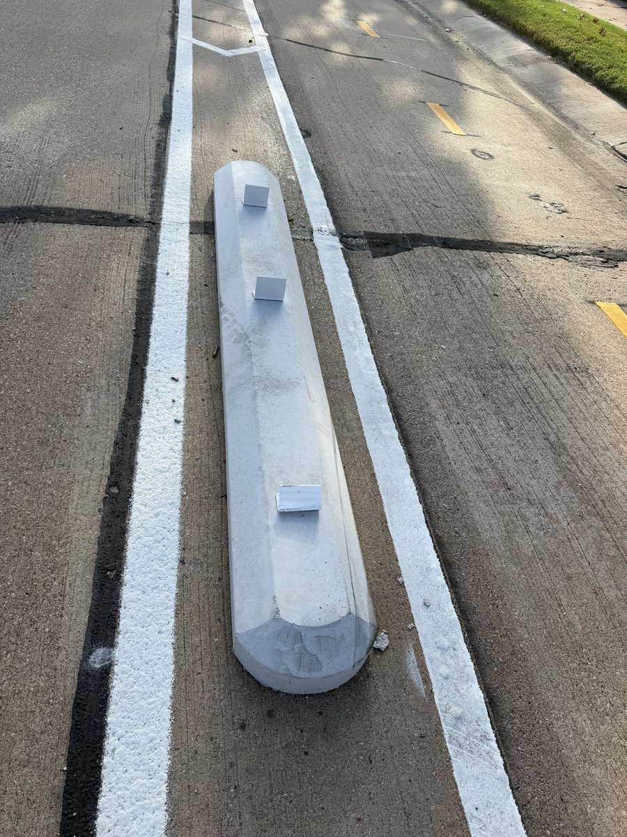 Route photo 144: South Concrete Barrier 98, Reflector Damage
