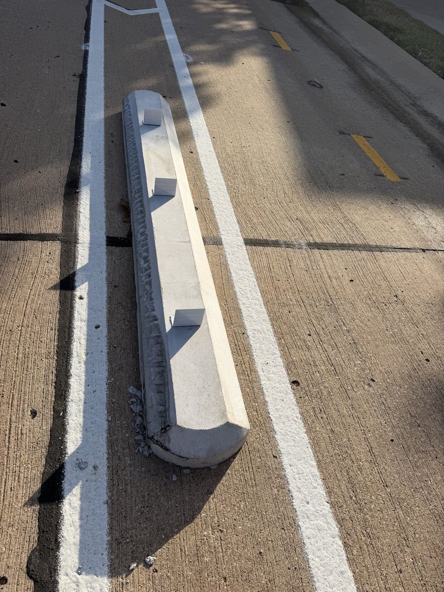 Route photo 158: South Concrete Barrier 110, Concrete Damage